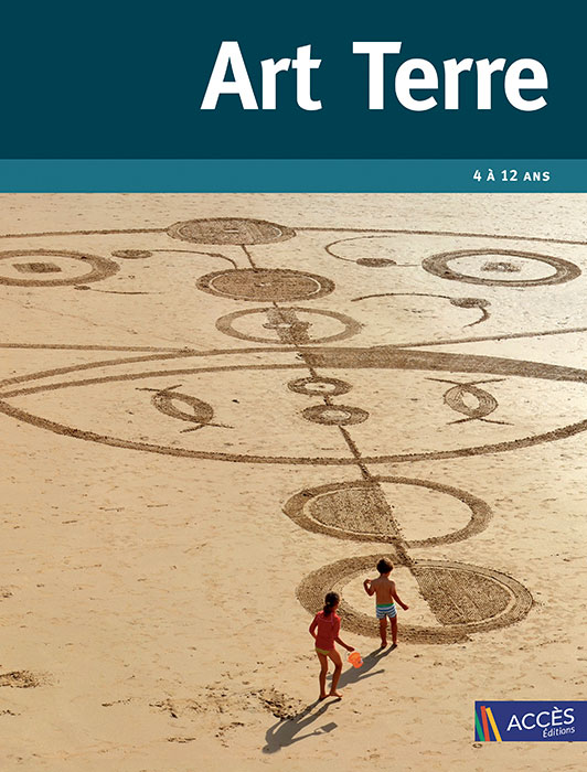 Couverture du livre pédagogique Art Terre illustrée par la photographie d’une œuvre de Land Art sur une plage de sable.
