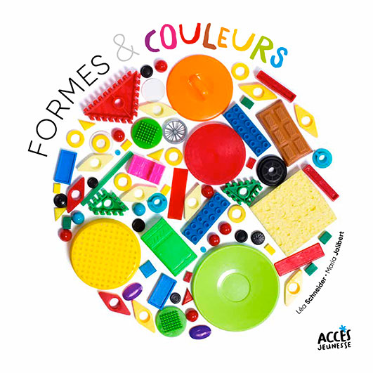 Couverture du livre Formes et Couleurs d’ACCÈS Jeunesse illustrée par des objets de différentes formes et couleurs.
